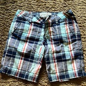 Aeropostale jean shorts, size 00. 4 pockets (2 front and 2 decorative back)